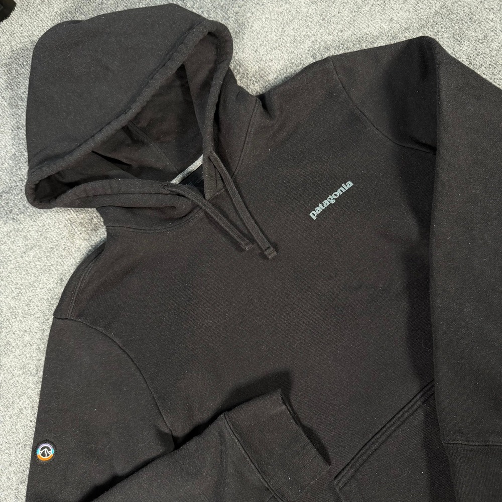 Patagonia P-6 Label Uprisal Hoodie Black Pullover Sweatshirt Mens Small #4327
